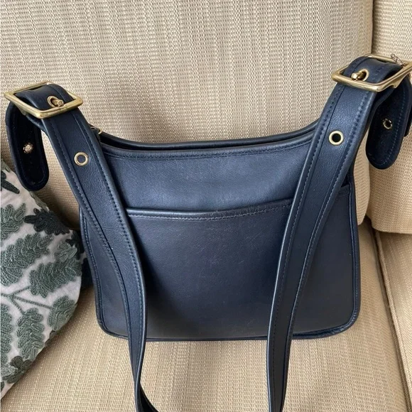 Vintage Coach Navy Legacy Zip #9966 Leather Shoulder Bag with Gold Hardware - Picture 2 of 11